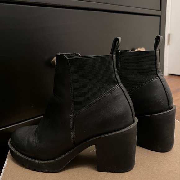 Boots - Picture 2 of 4